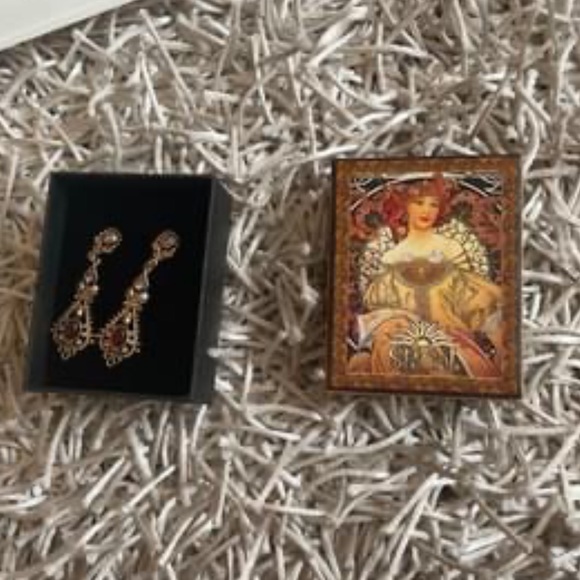 Earring - Picture 2 of 2